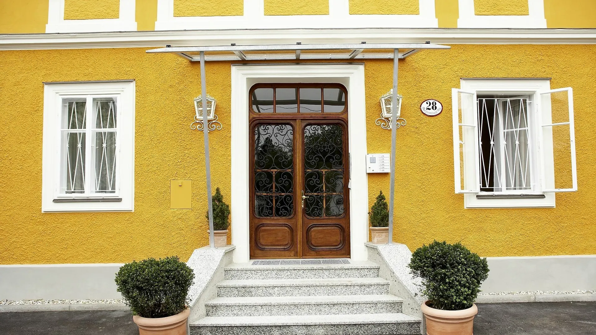 Villa Ceconi by Das Grüne Hotel zur Post - 100% BIO Salzburg 3*,  Österreich